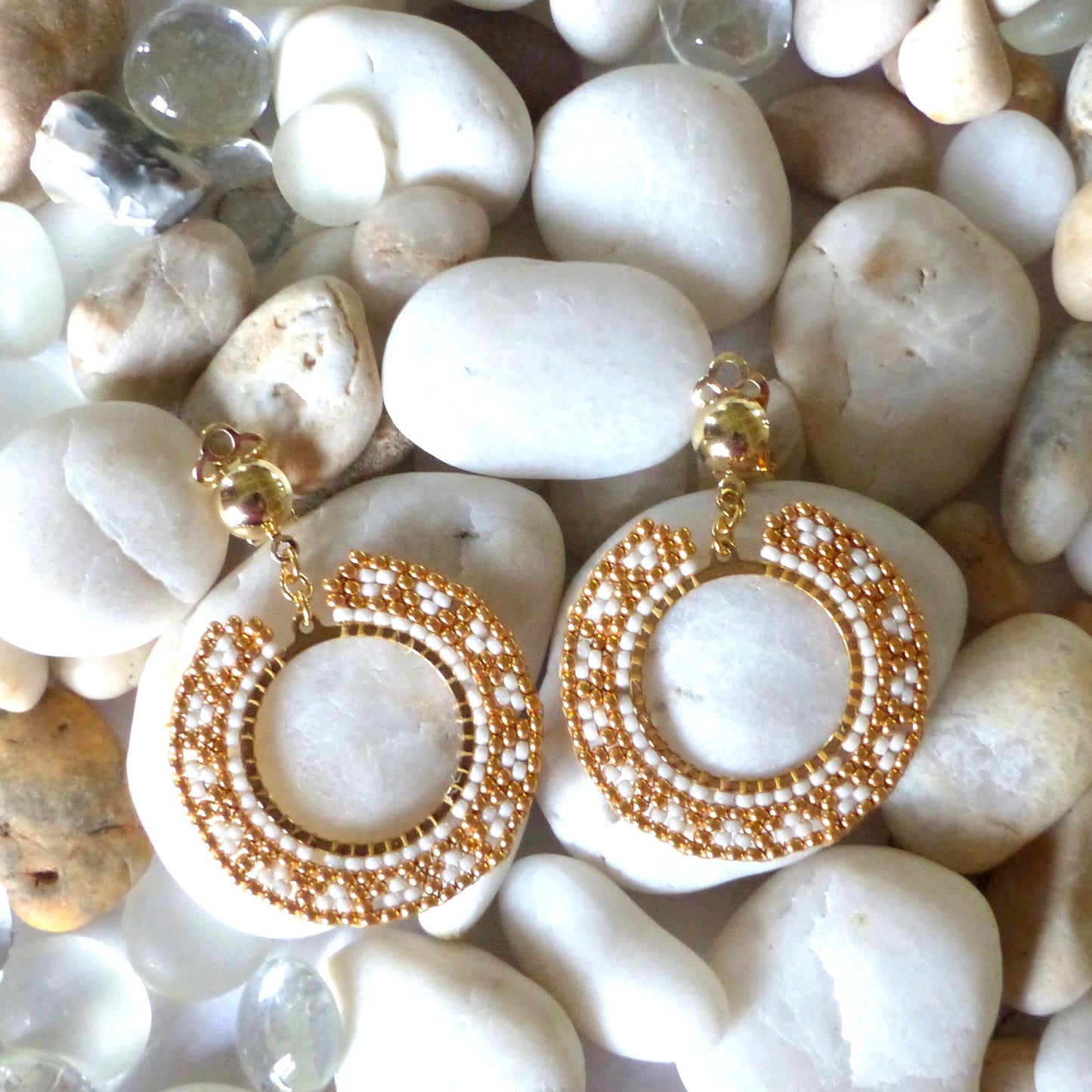 Boucles d'oreilles Soleil blanches et dorées