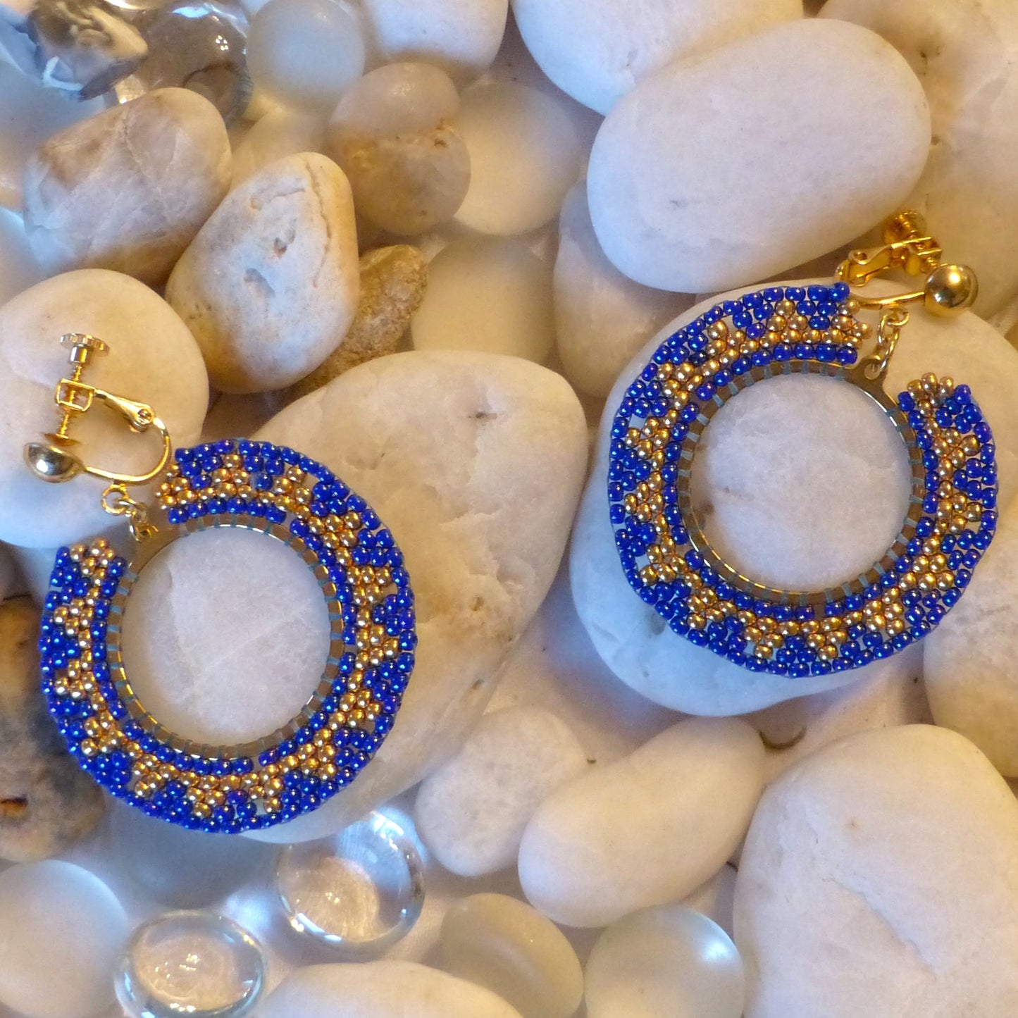 Boucles d'oreilles Soleil bleu cobalt et dorées