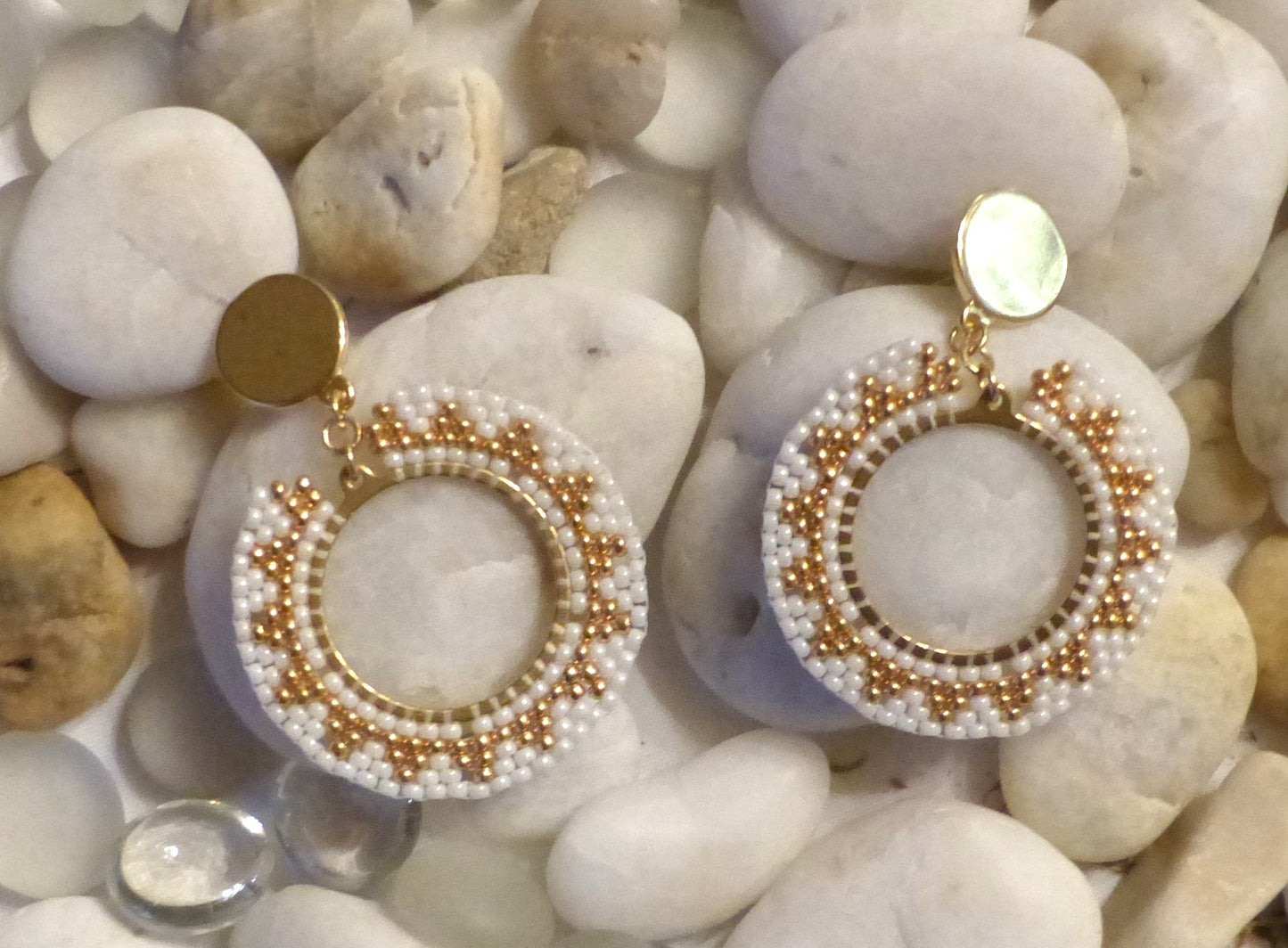 Boucles d'oreilles Soleil blanches et dorées