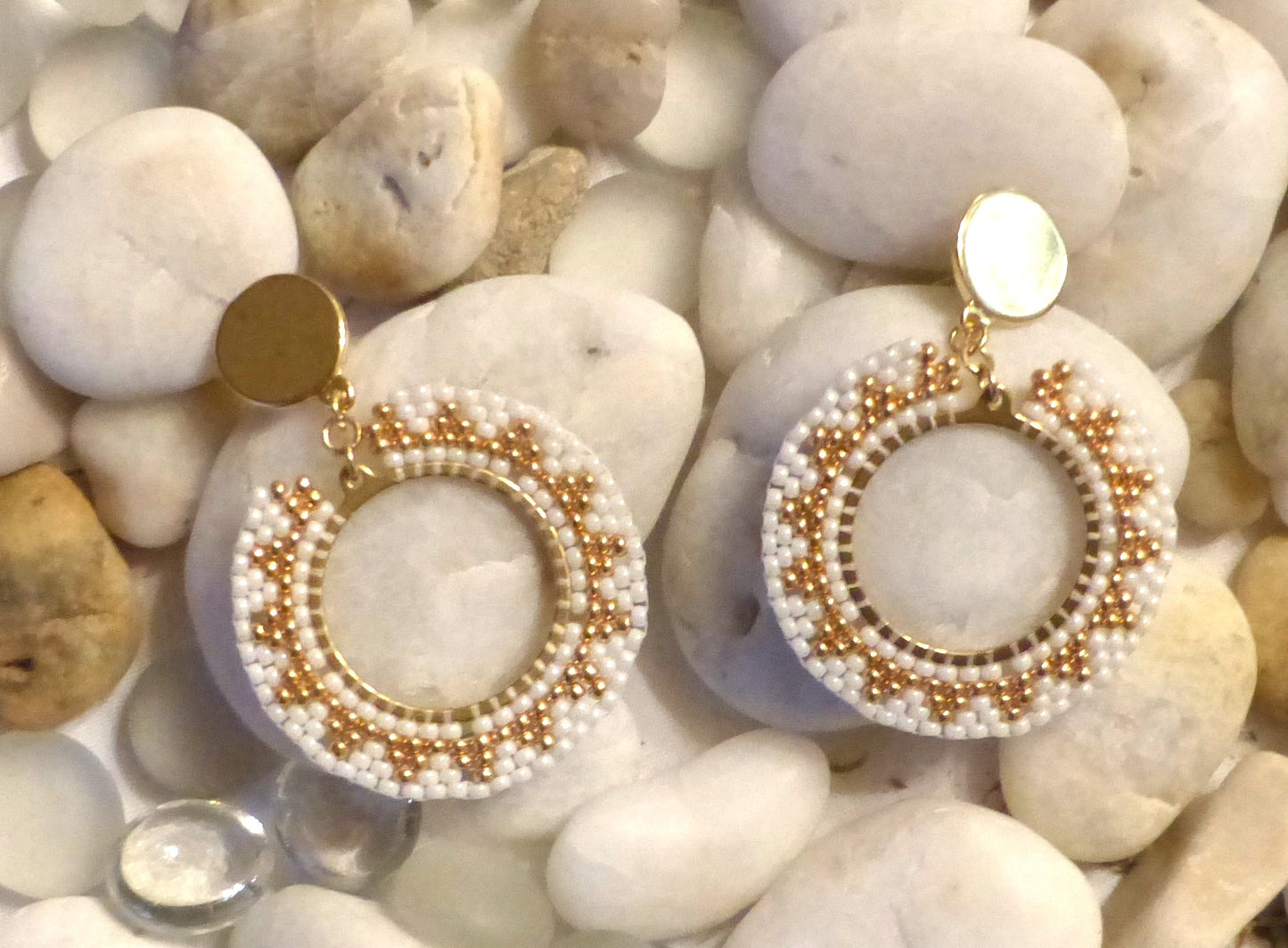Boucles d'oreilles Soleil blanches et dorées