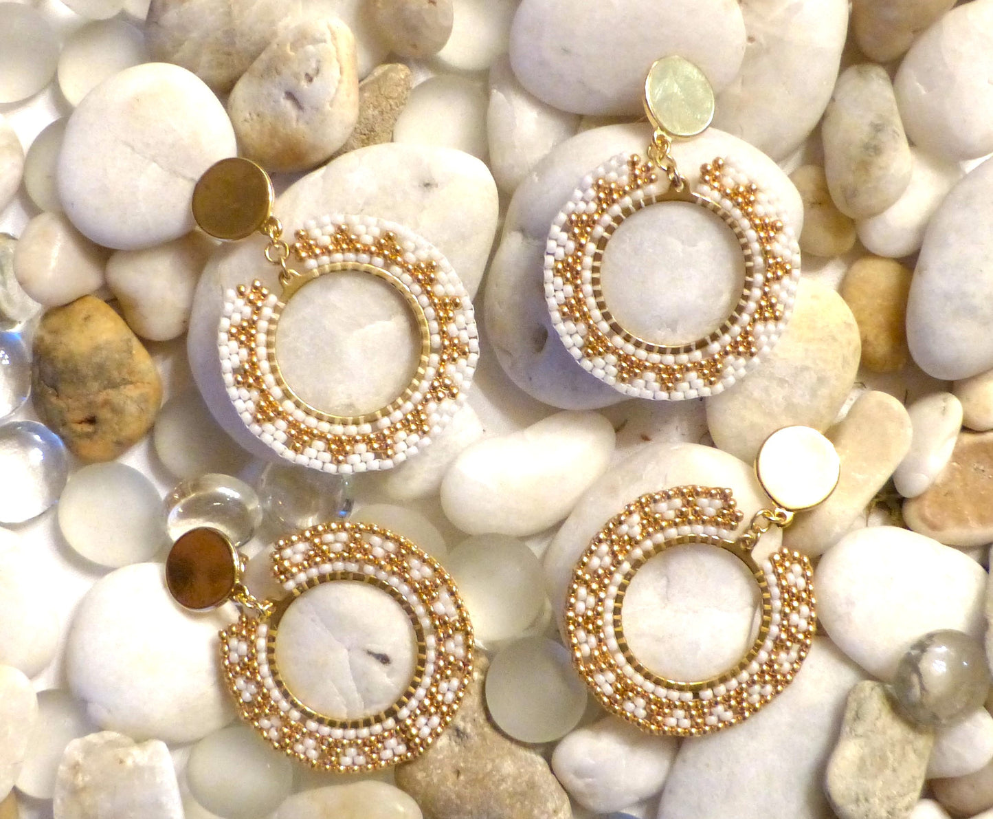 Boucles d'oreilles Soleil blanches et dorées