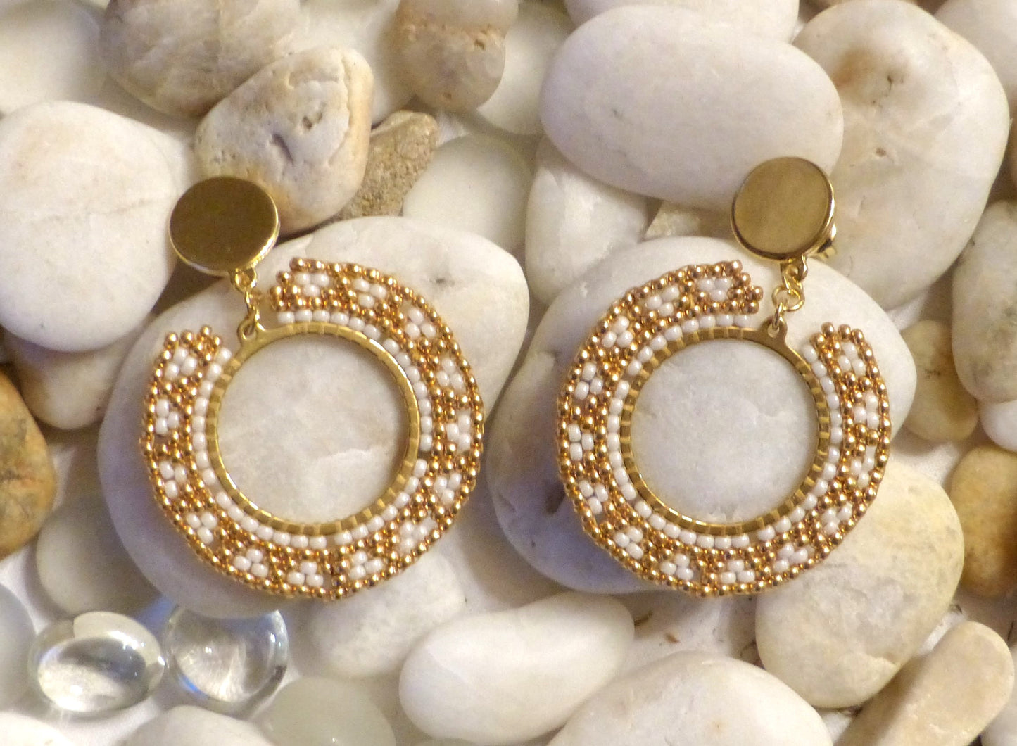 Boucles d'oreilles Soleil blanches et dorées