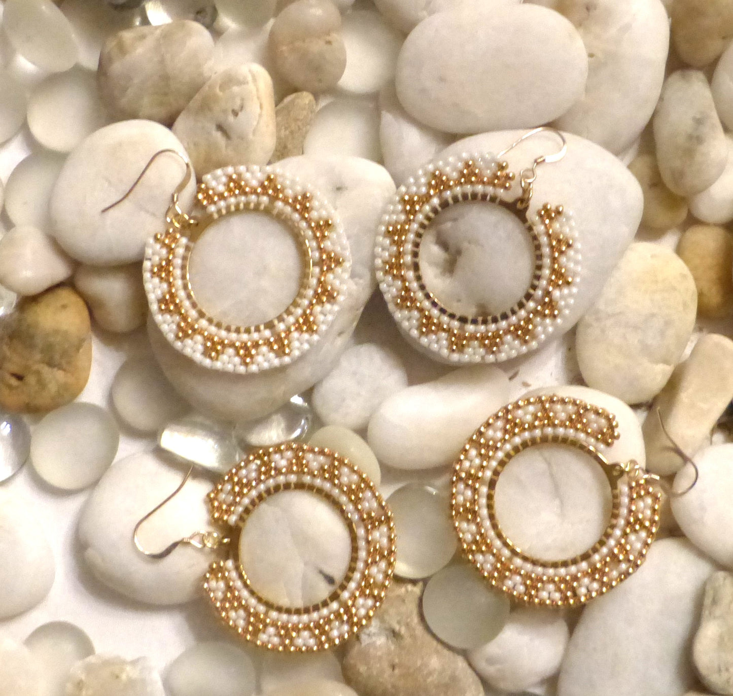 Boucles d'oreilles Soleil blanches et dorées
