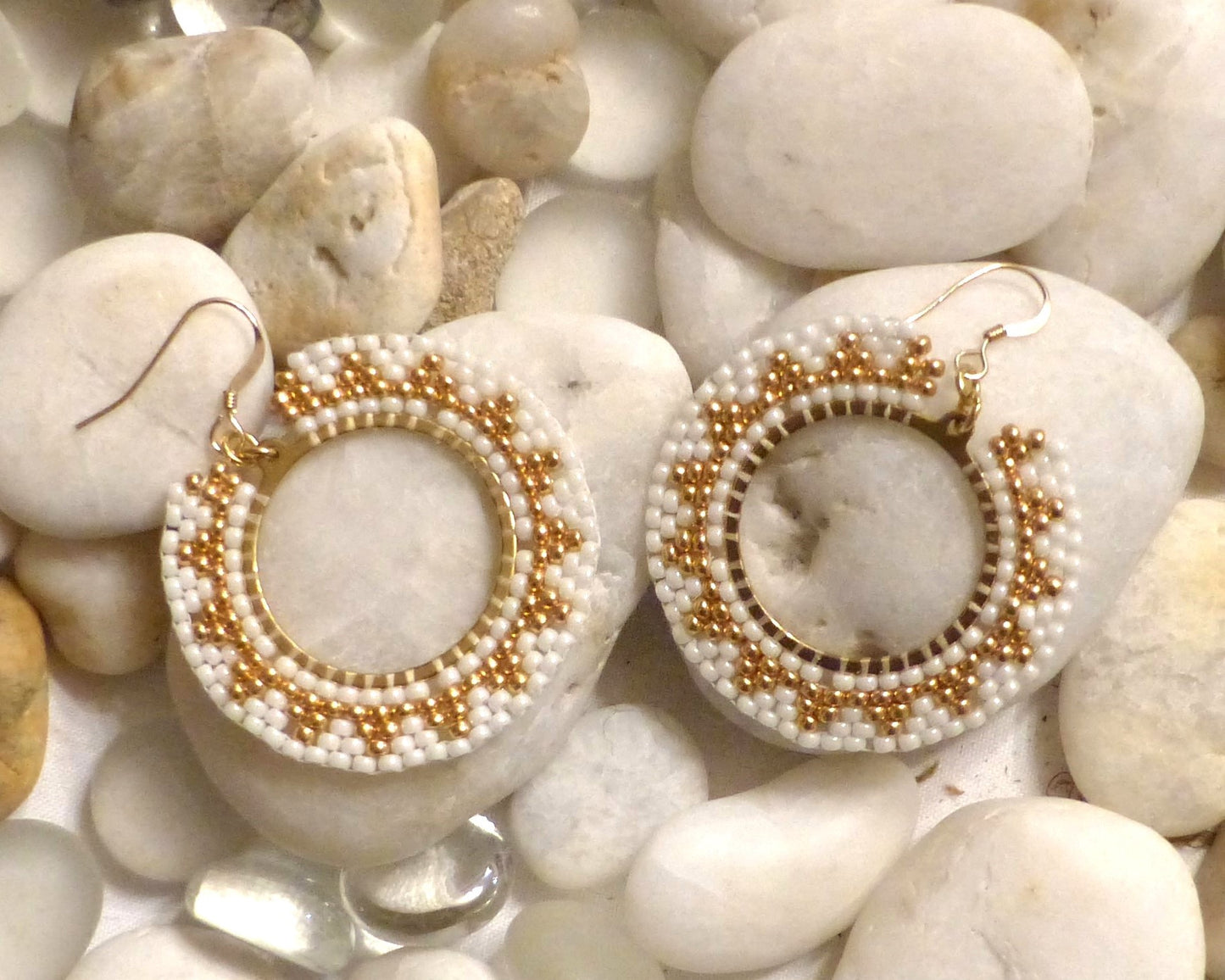 Boucles d'oreilles Soleil blanches et dorées