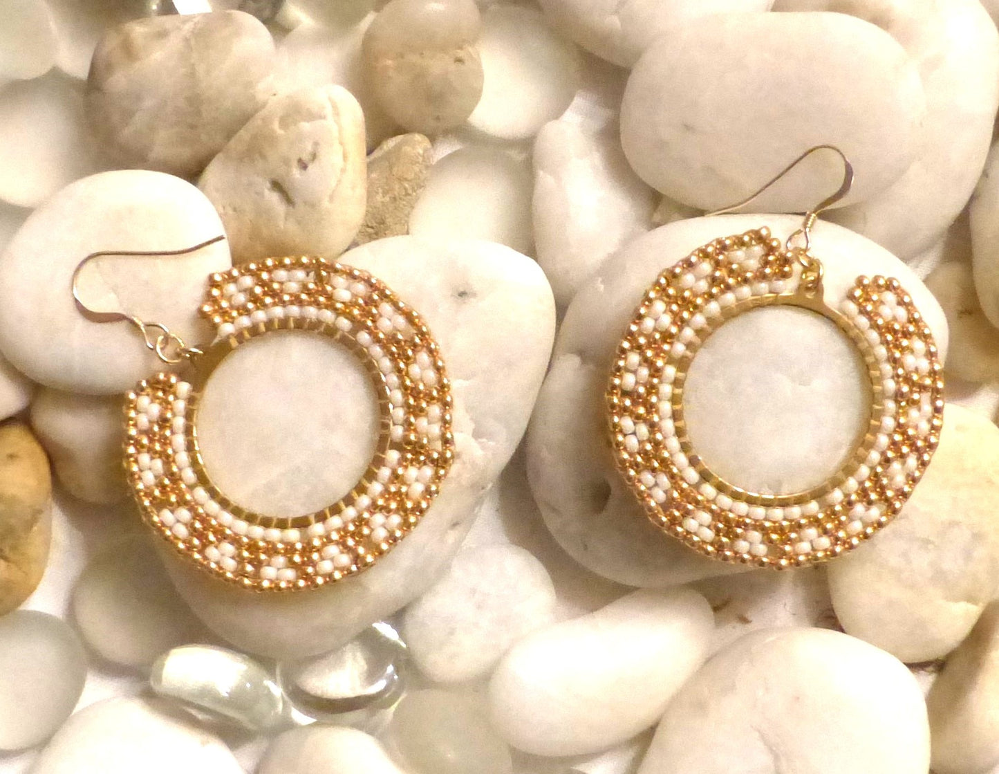 Boucles d'oreilles Soleil blanches et dorées