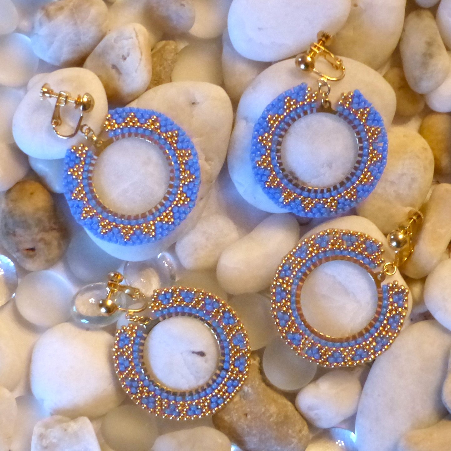 Boucles d'oreilles Soleil bleues et dorées